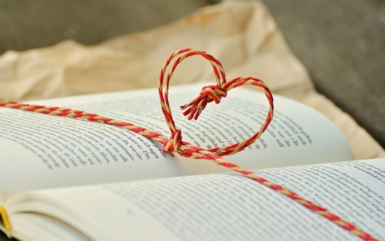 book_book_gift_by_heart_cord_gift_read_heart_give-399102.jpg!d